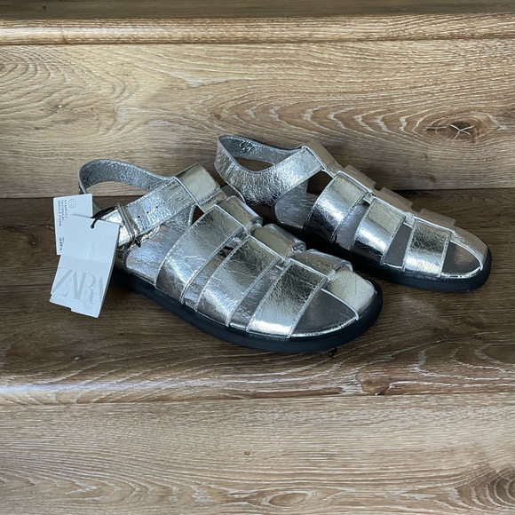 Zara Women’s Leather Silver Side Cut Metallic Buckled Sandals Size 9 EU 40 NEW - Picture 2 of 7